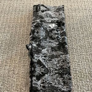 Ryder wear leggings size small, camo style, kind of thick! Good for winter!